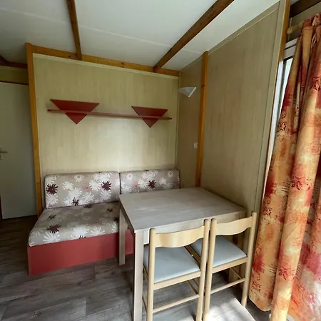 Les Gatinelles Kamp alanı 2*