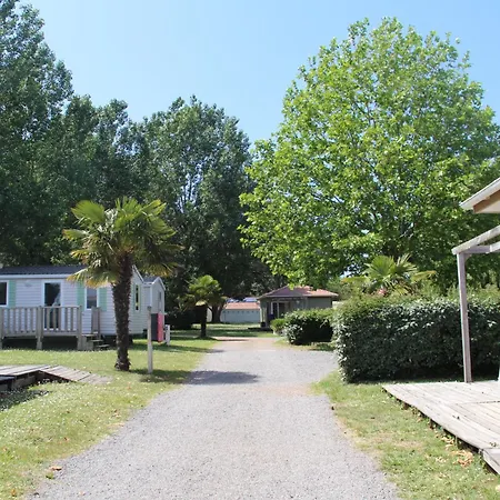Domaine Des Gatinelles مكان تخييم 2*