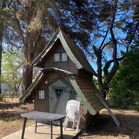 مكان تخييم Domaine Des Gatinelles 2*