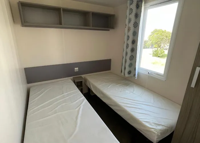 Les Gatinelles مكان تخييم 2*